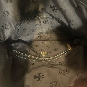 Tory Burch genuine leather purse with adjustable shoulder strap.